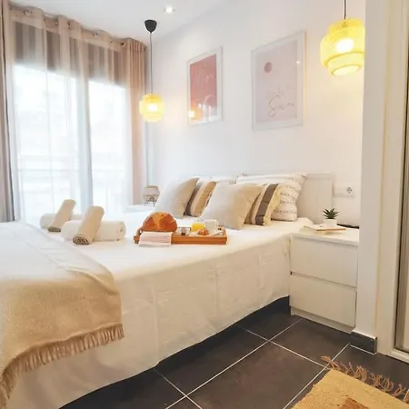 Seahomes Vacations - Beachside With Pool Apartament Lloret de Mar