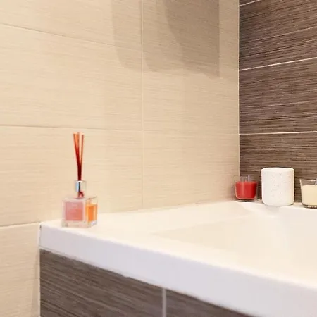 Seahomes Vacations - Beachside With Pool Apartamento Lloret de Mar