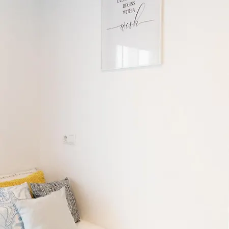 Apartamento Seahomes Vacations - Beachside With Pool Lloret de Mar