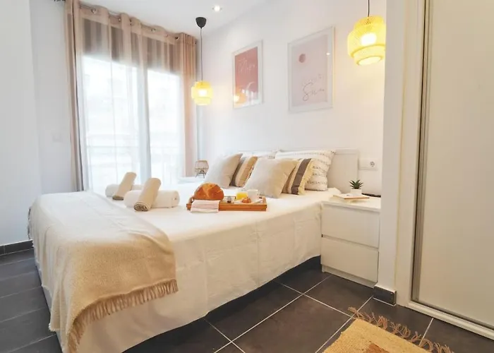 Seahomes Vacations - Beachside With Pool Apartman Lloret de Mar