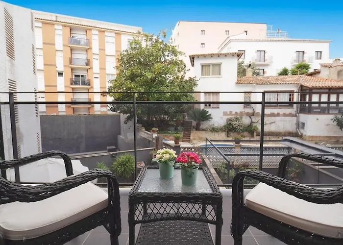 Seahomes Vacations - Beachside With Pool * Lloret de Mar